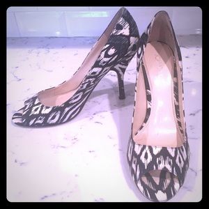 Joan & David Pumps
